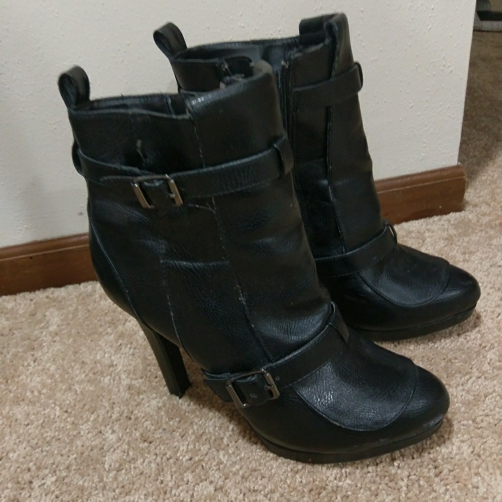 Vera wang boots